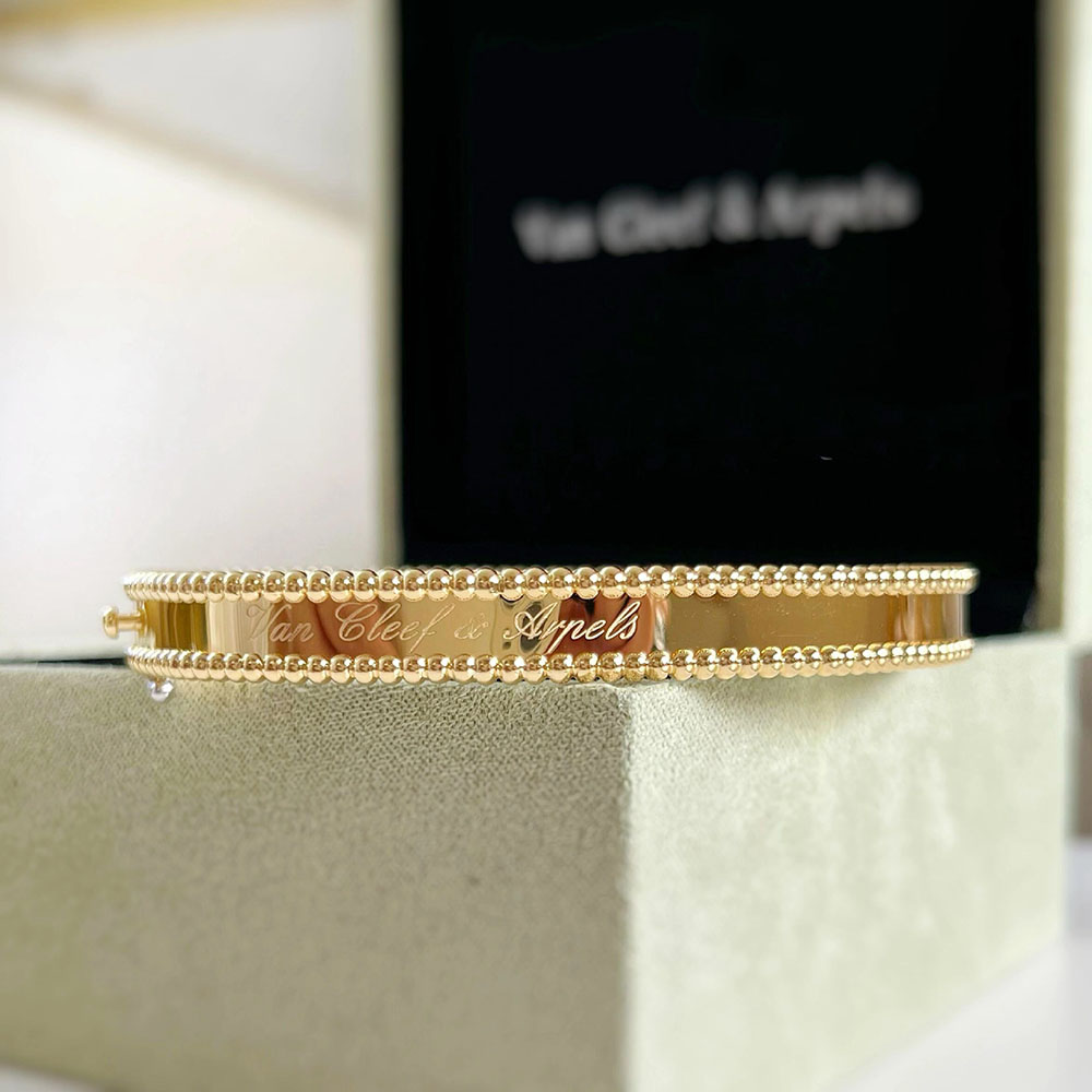 18K Gold Van Cleef & Arpels Perlée Pearls of Gold Bracelet Signature