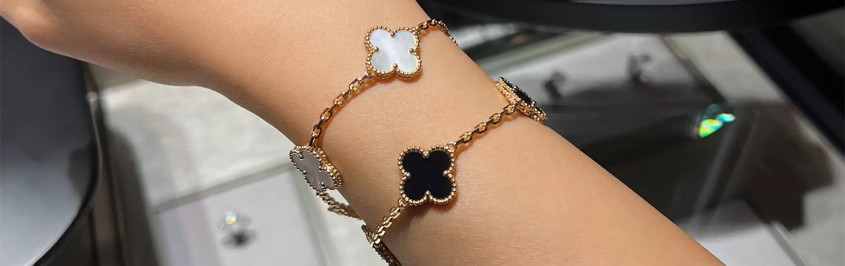 18K Gold Van Cleef & Arpels 5 Motifs Bracelet, Stone, Diamonds - Van Cleef & Arpels Jewelry - 12