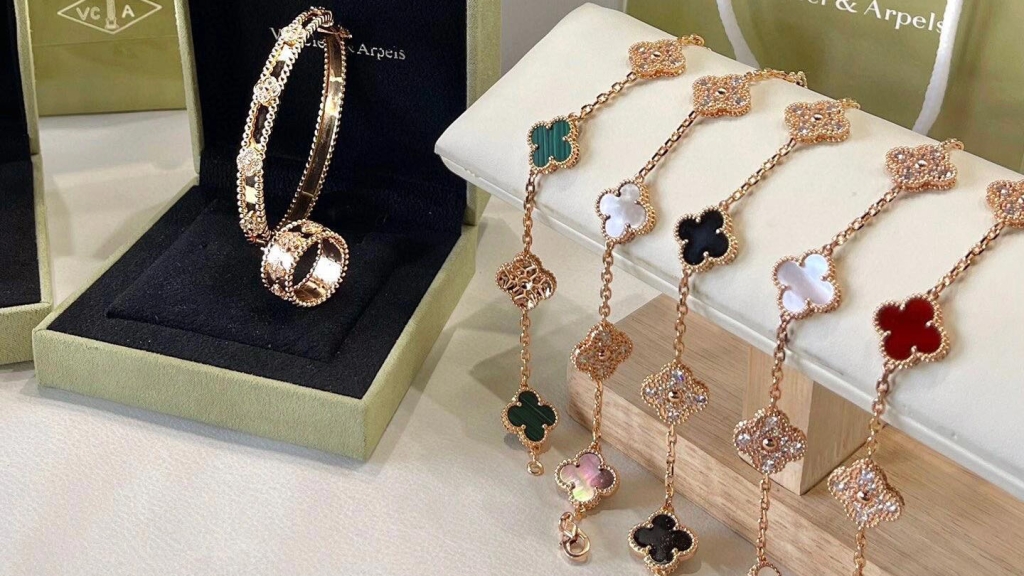 What Is The Most Popular Van Cleef Alhambra Jewelry Color? - VCA Jewelry - 1